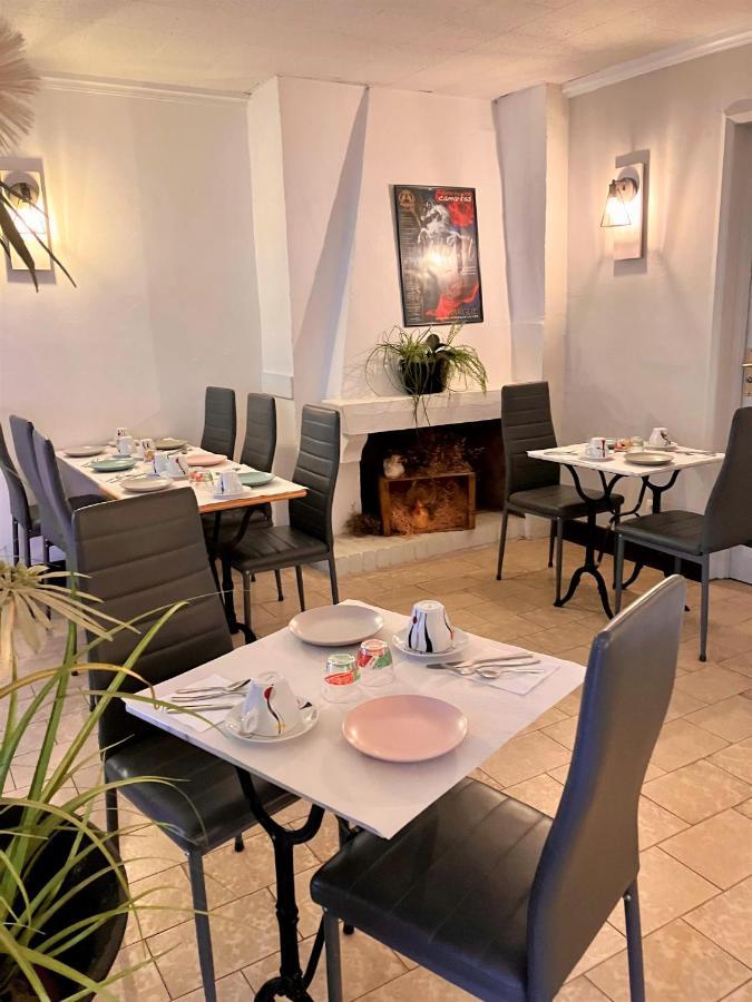 Hotel Lou Marques Сент-Мари-де-ла-Мер Экстерьер фото