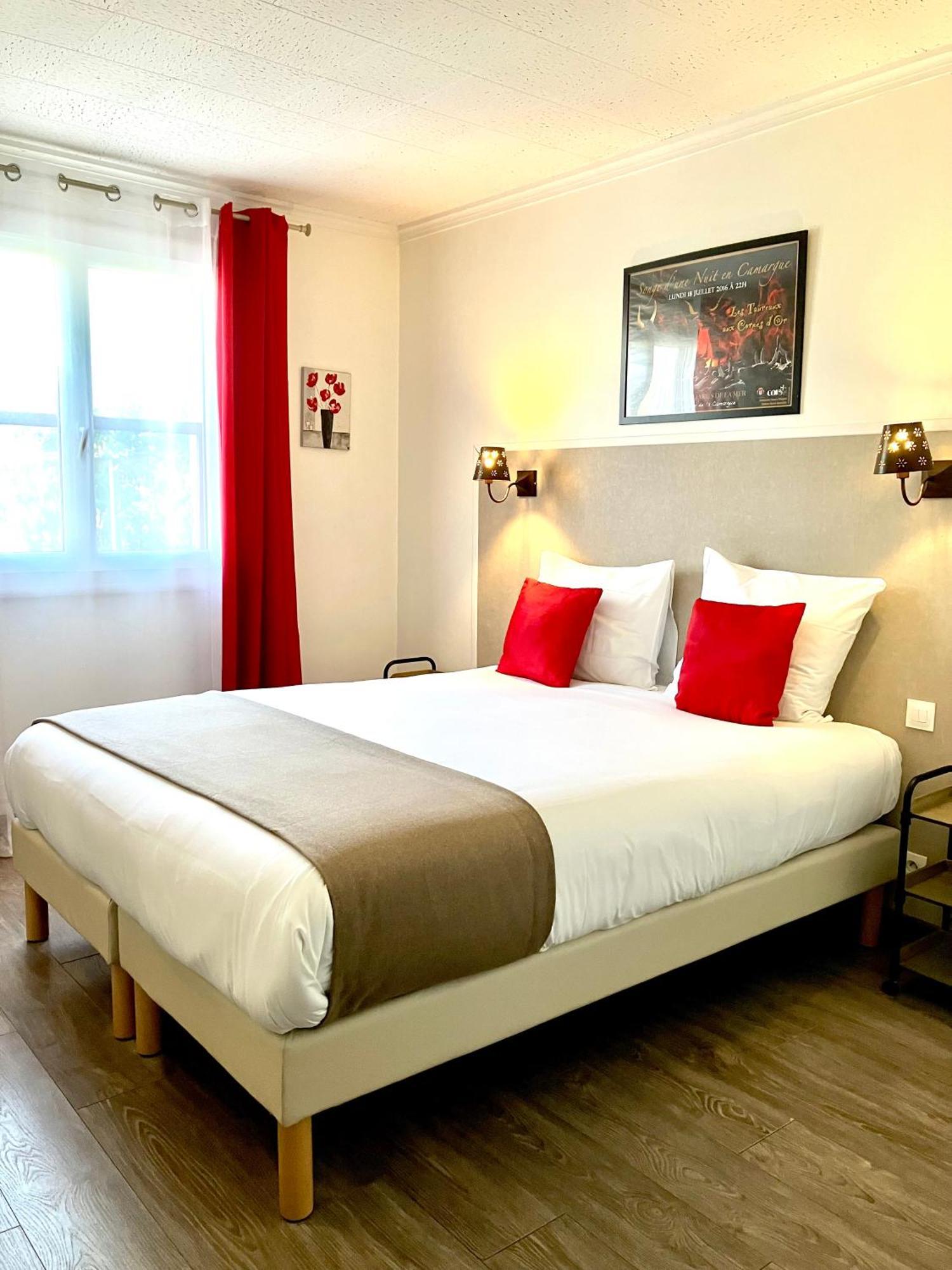 Hotel Lou Marques Сент-Мари-де-ла-Мер Экстерьер фото