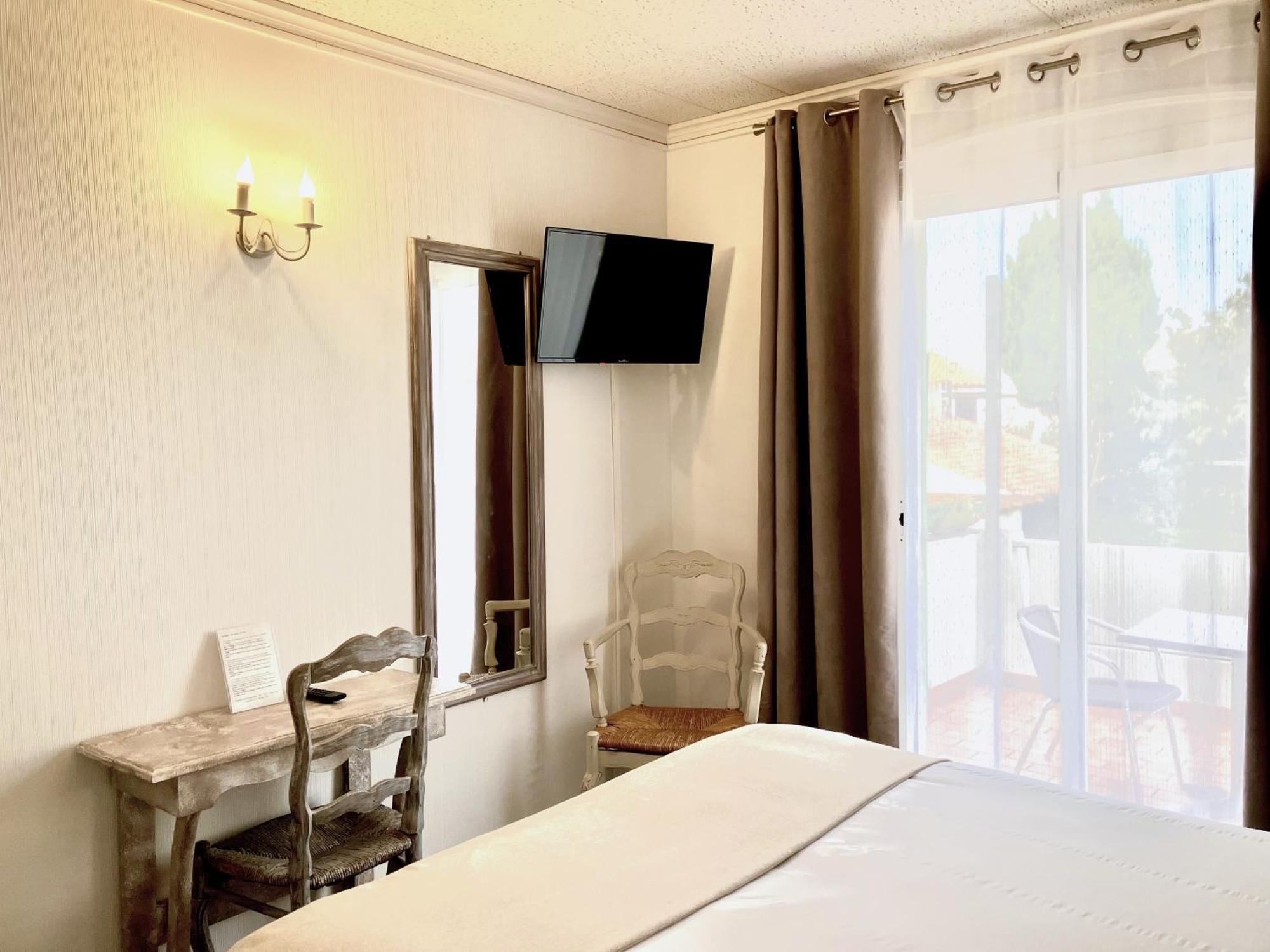 Hotel Lou Marques Сент-Мари-де-ла-Мер Экстерьер фото