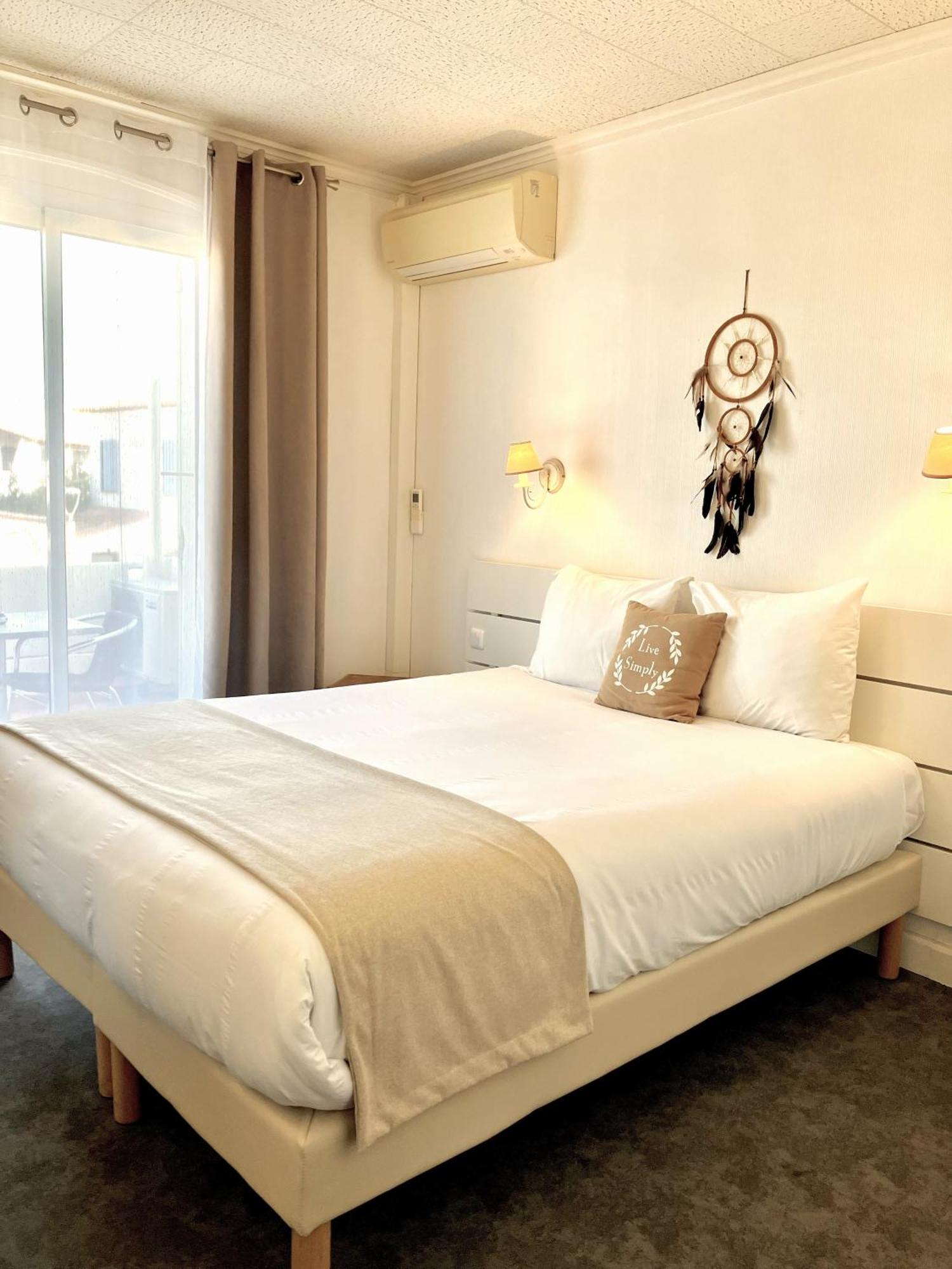 Hotel Lou Marques Сент-Мари-де-ла-Мер Экстерьер фото